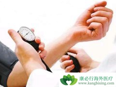 ����ҽ���������Ѫ֬��Ⱥ�ý�֬ҩ�п����ʵ��䷴